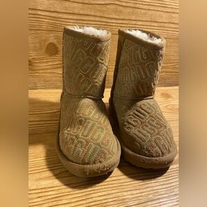 UGG Kids Boot Classic Graphic Stitch Chestnut Brown Colorful Logo size 12